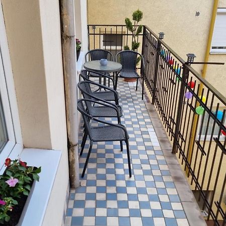 Vintage Apartman In City Center Miskolc Buitenkant foto