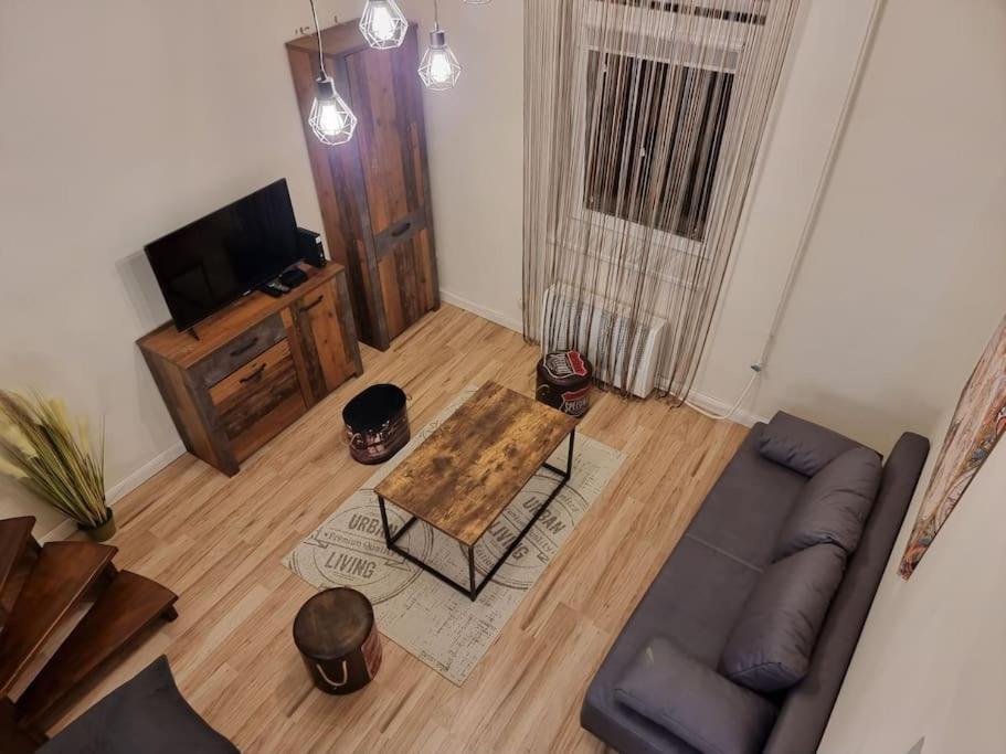 Vintage Apartman In City Center Miskolc Buitenkant foto