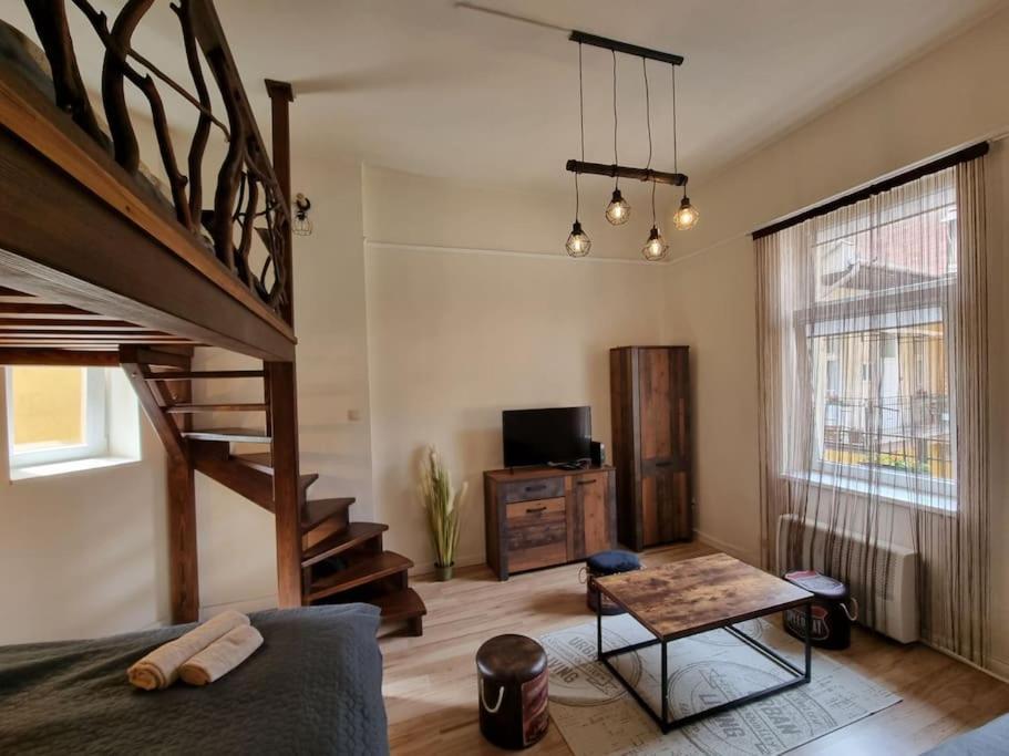 Vintage Apartman In City Center Miskolc Buitenkant foto