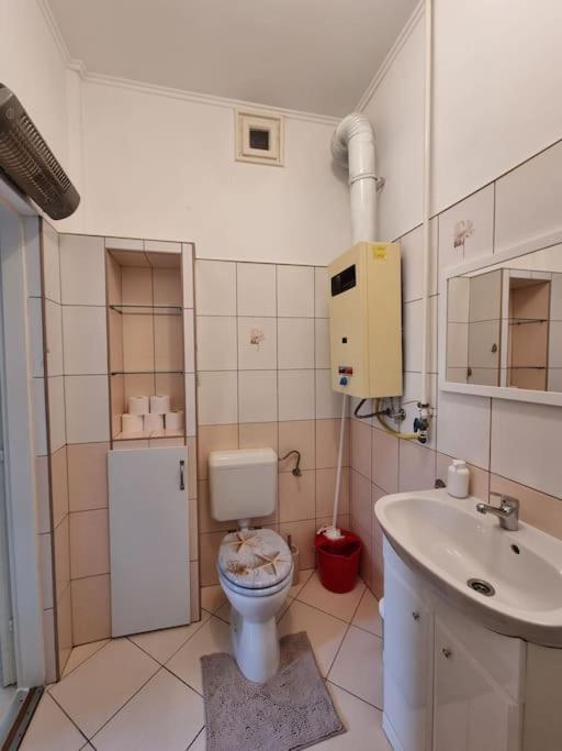 Vintage Apartman In City Center Miskolc Buitenkant foto