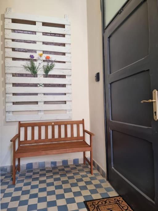 Vintage Apartman In City Center Miskolc Buitenkant foto