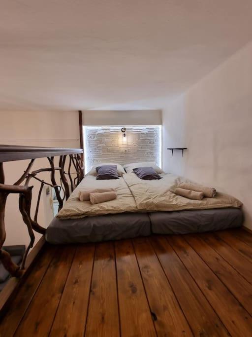 Vintage Apartman In City Center Miskolc Buitenkant foto
