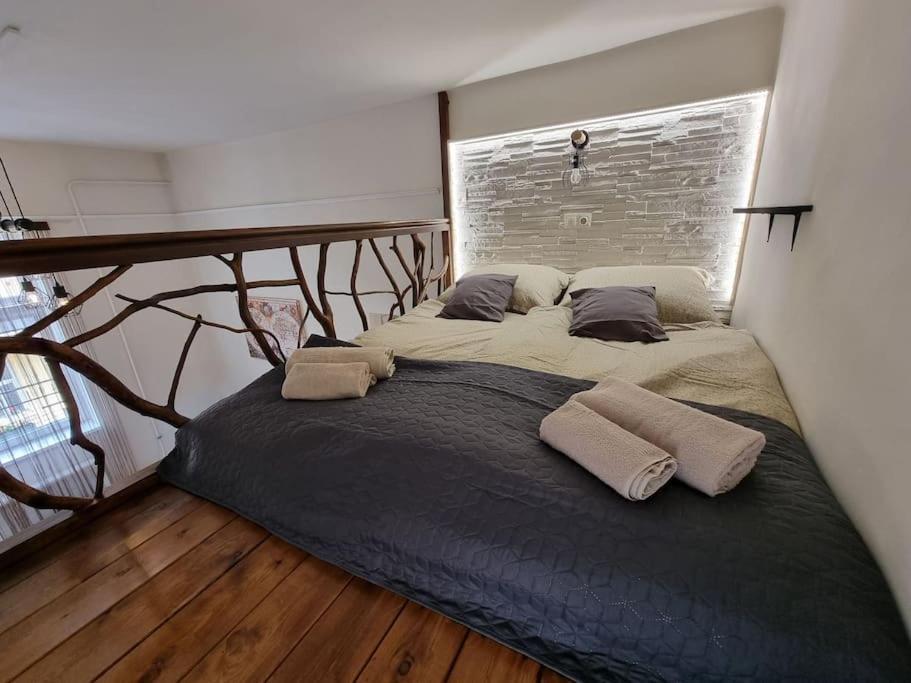 Vintage Apartman In City Center Miskolc Buitenkant foto