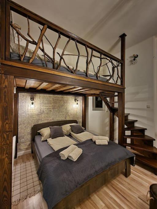Vintage Apartman In City Center Miskolc Buitenkant foto