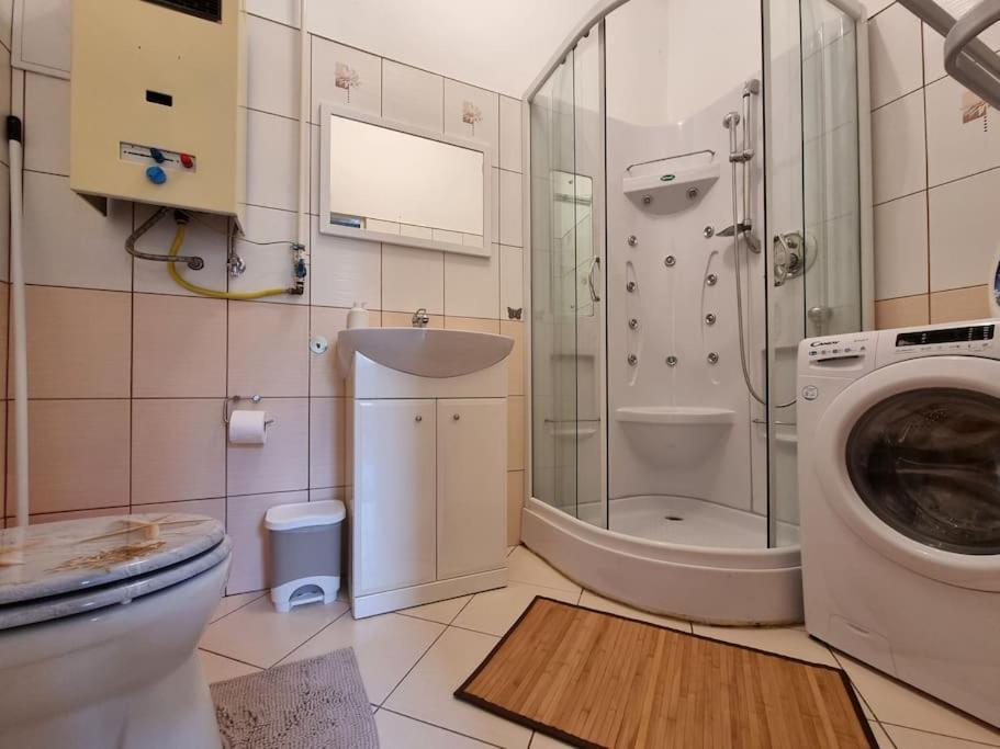 Vintage Apartman In City Center Miskolc Buitenkant foto