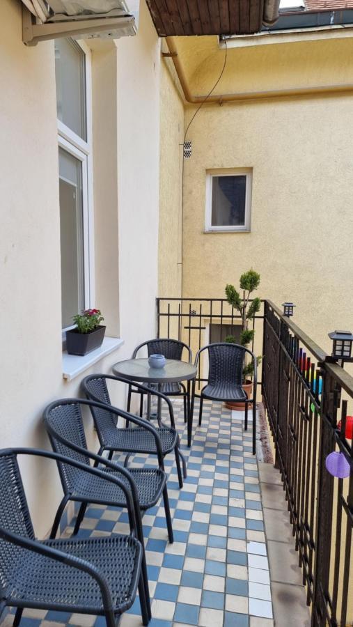 Vintage Apartman In City Center Miskolc Buitenkant foto